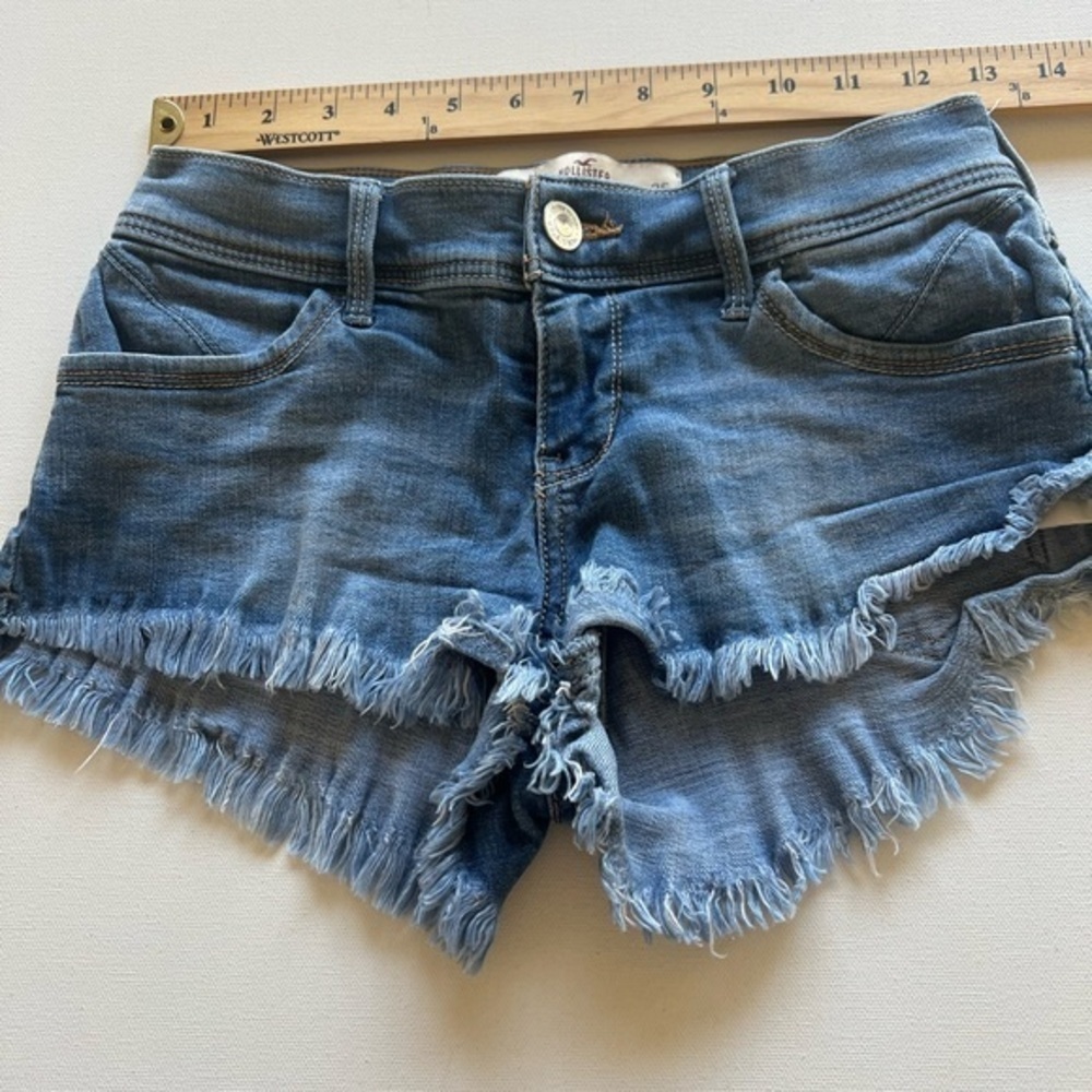 EUC HOLLISTER Womens Jr. 1/25 Blue Denim Cut‎ Off Shorts Low Rise L2 (B2)